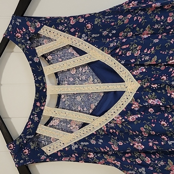 Floral Boho Entro Swing Dress Cut Out Back Size Large NWT - Picture 3 of 7